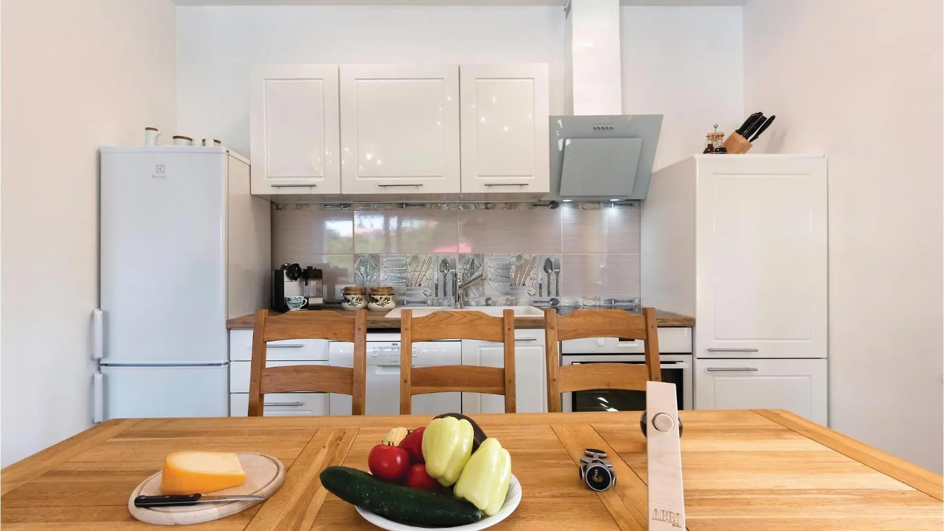 4 Bedroom Stunning Home In Pula