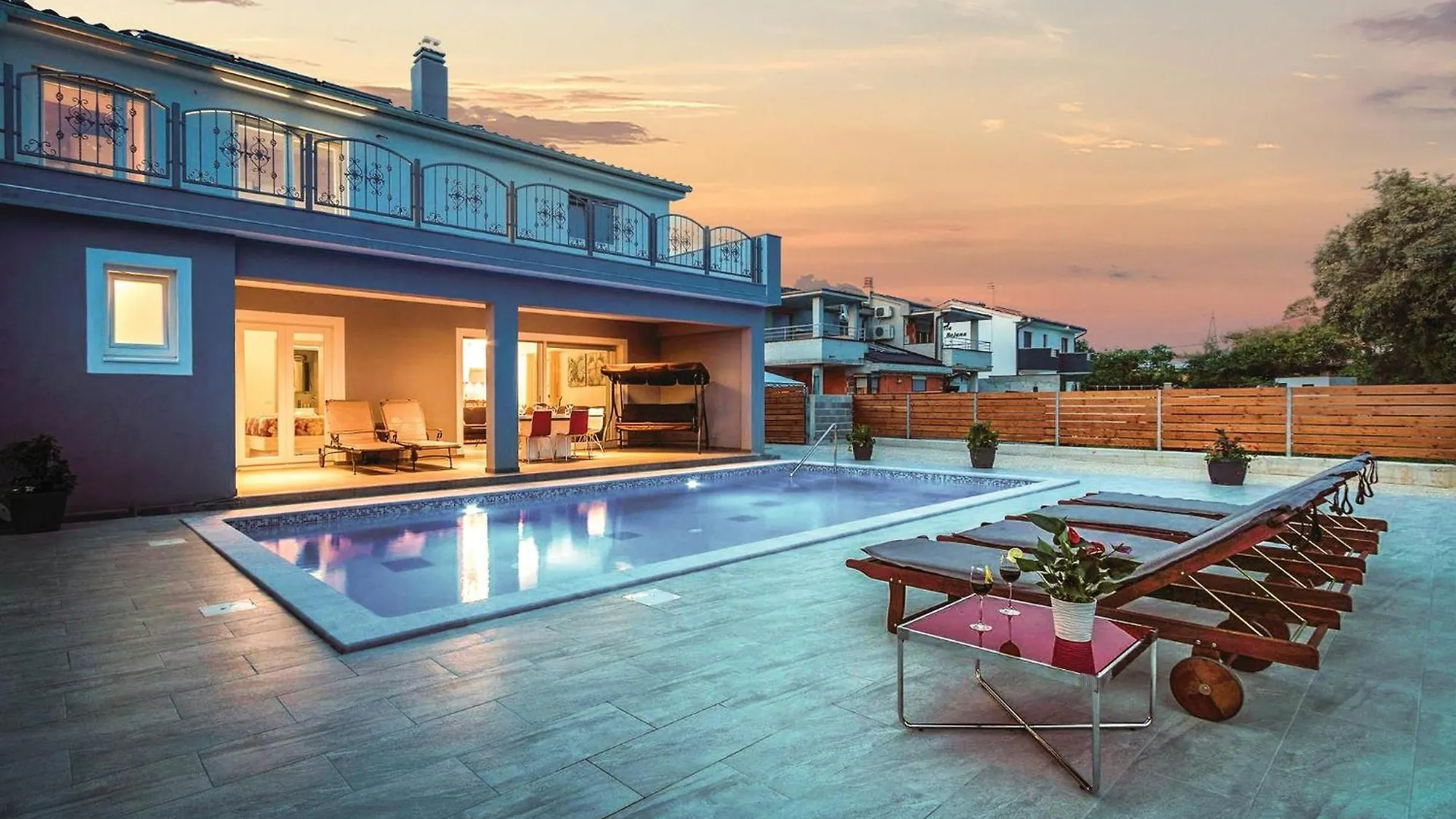 4 Bedroom Stunning Home In Pula