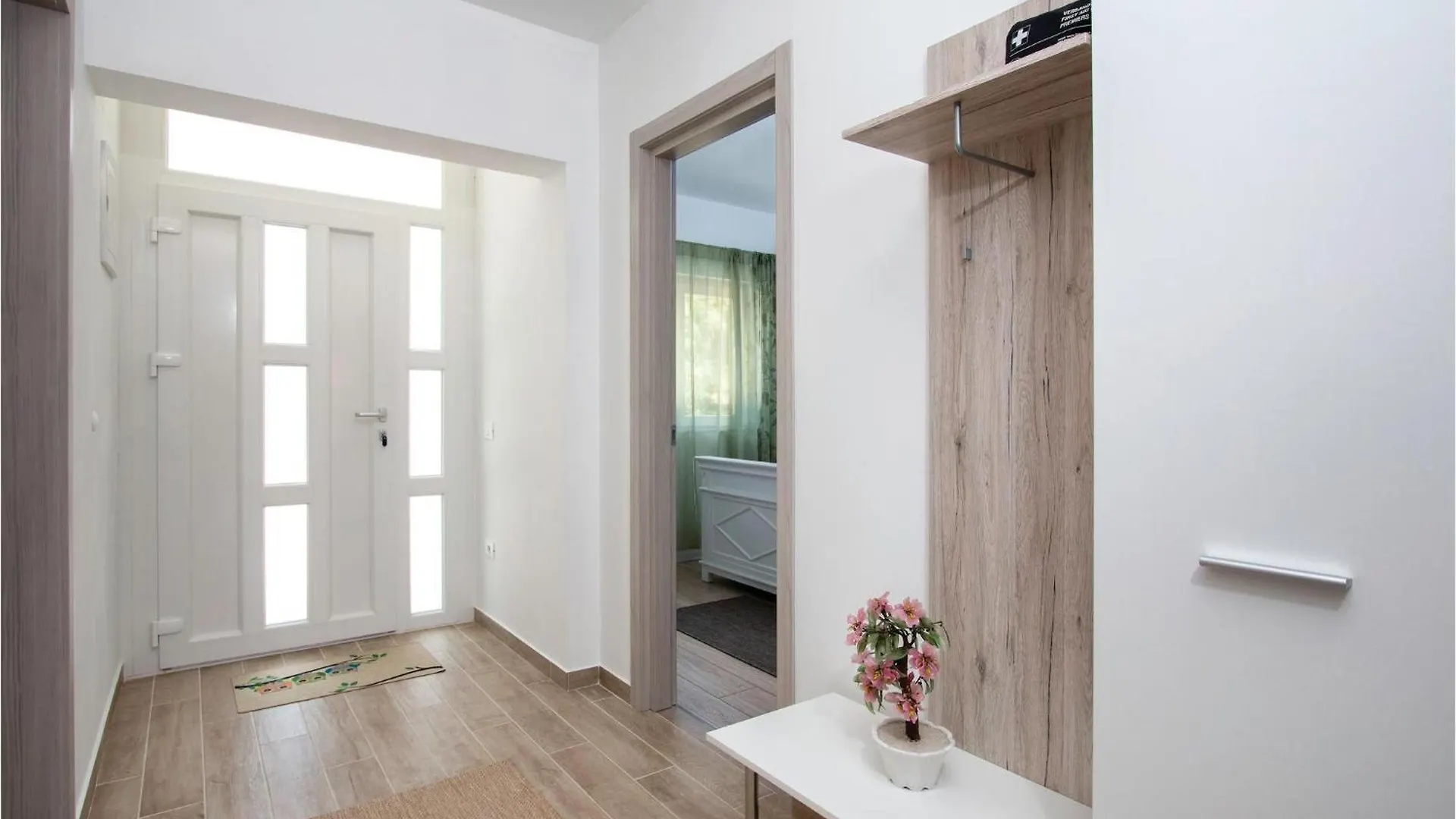 4 Bedroom Stunning Home In Pula 0*,